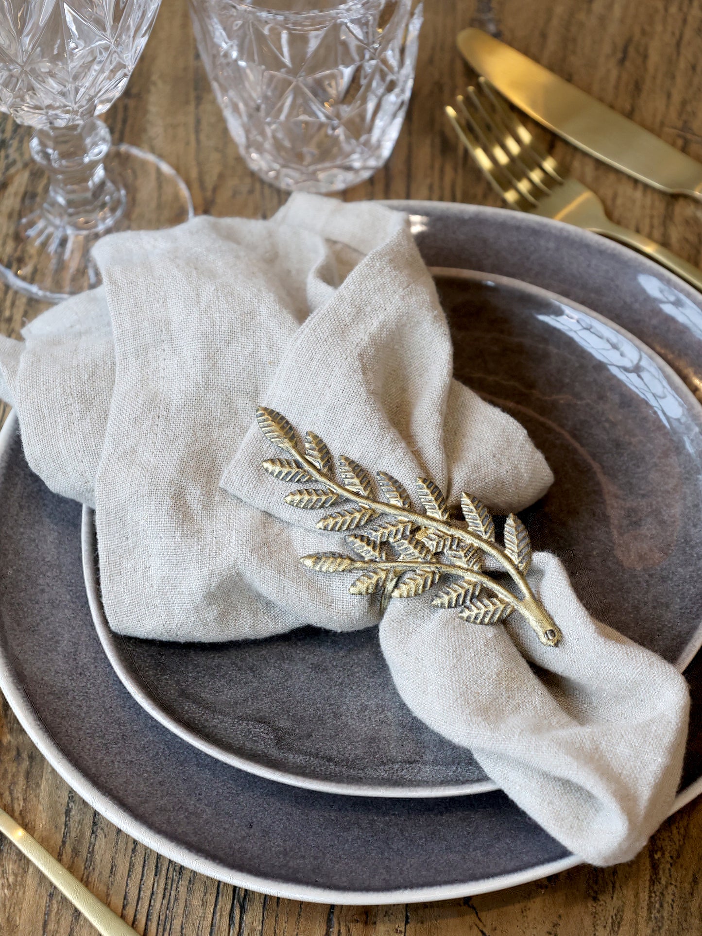 Set of 4 Leaf Detail Brass Napkin Ring