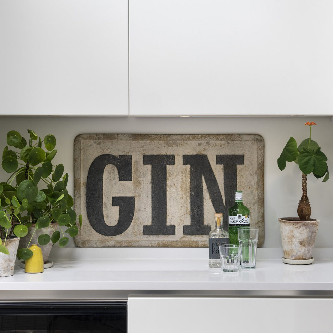 Gin Plaque Black and Cream Iron