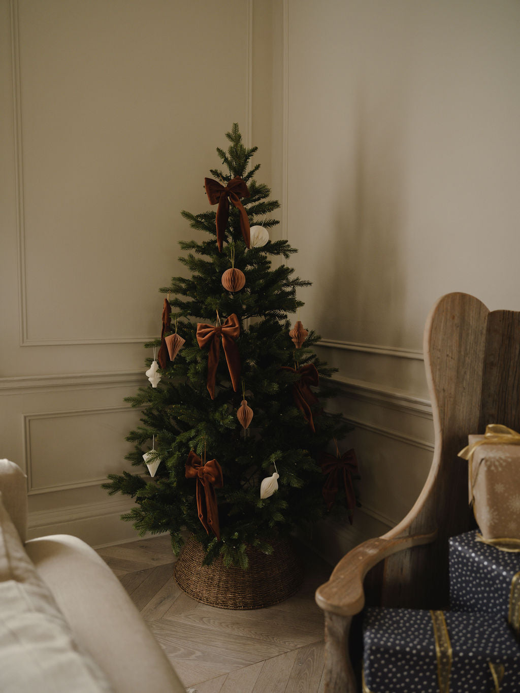 Scalloped Sea Grass Tree Skirt